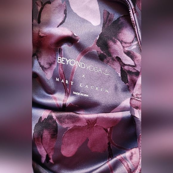Beyond Yoga x Mary Lauren Purple Floral Leggins Size Small - Picture 5 of 10